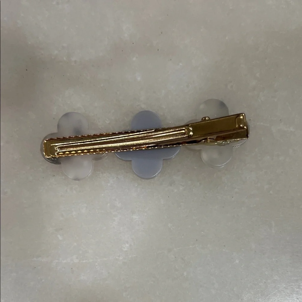 Elegant White and Gold Hair Clip
